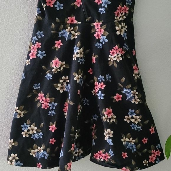 Hollister Floral Feminine High Neck Dress - Picture 5 of 7
